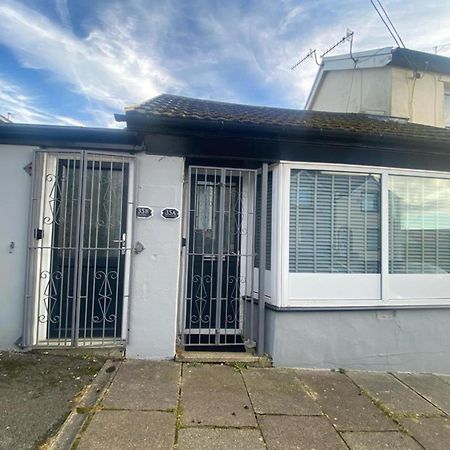 Beautiful 3-Bed Apartment In Merthyr Tydfil Exteriör bild