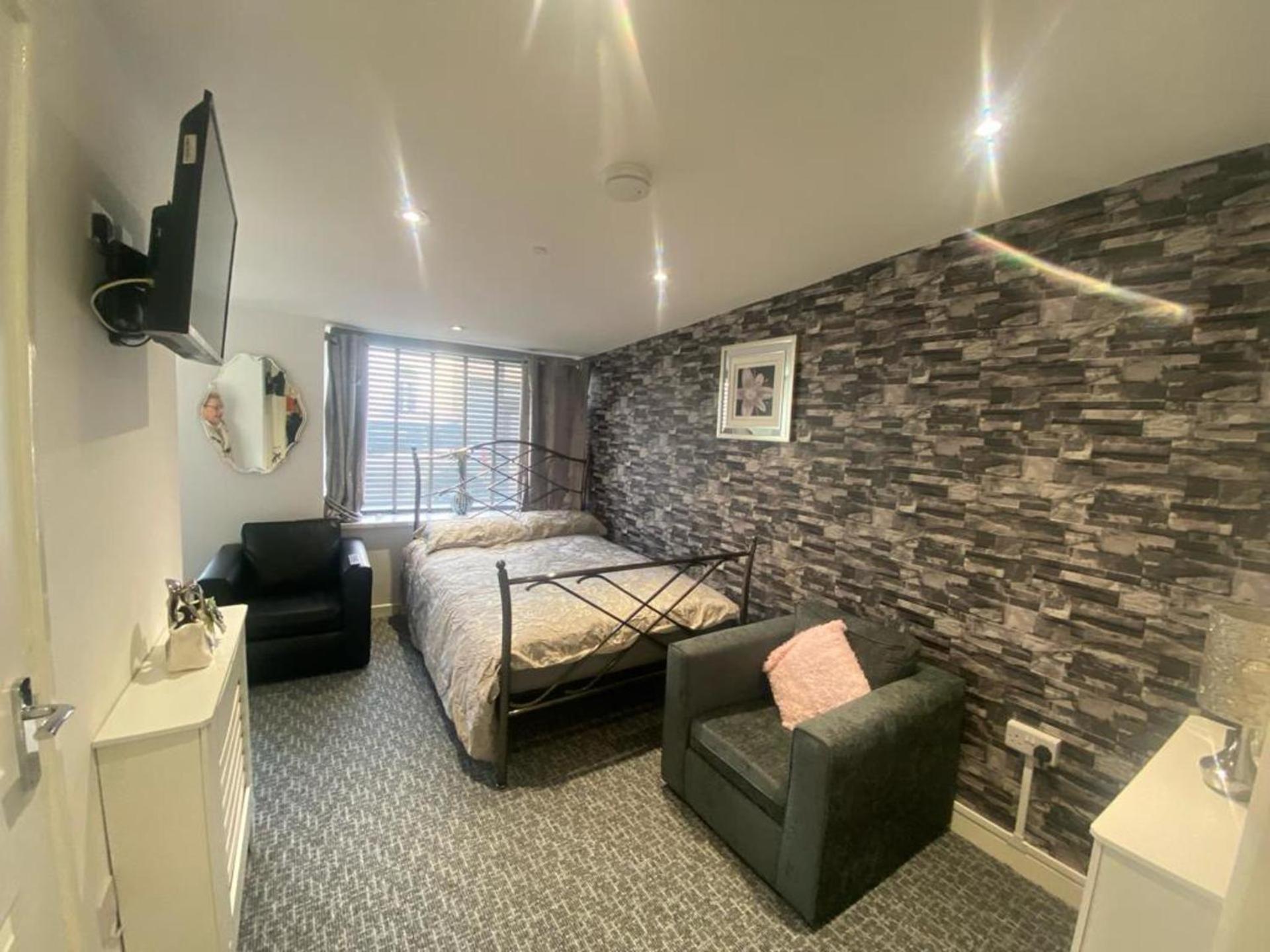 Beautiful 3-Bed Apartment In Merthyr Tydfil Exteriör bild