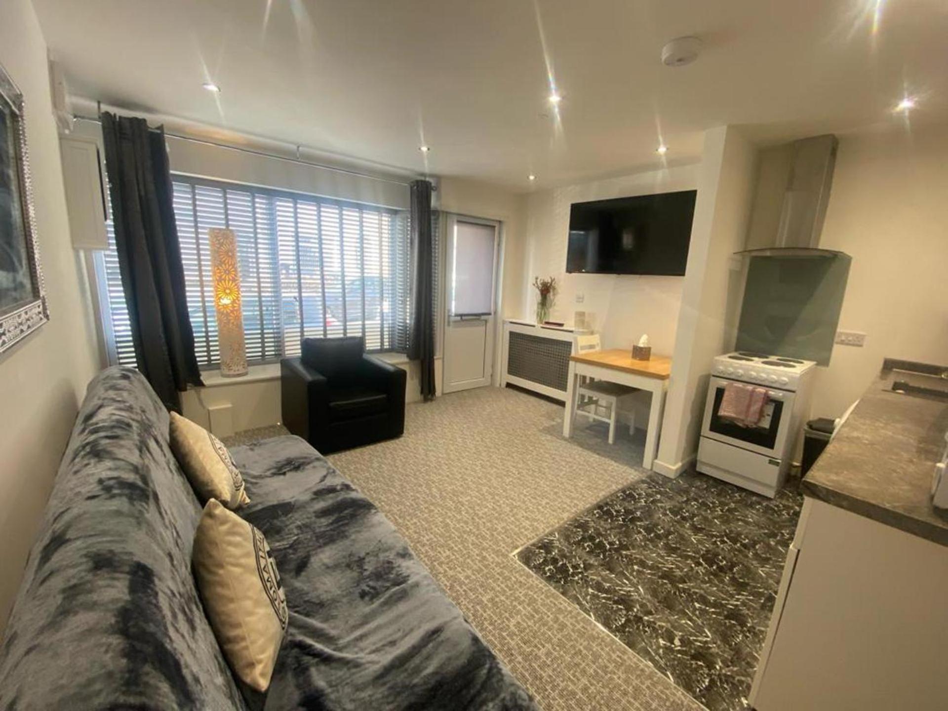 Beautiful 3-Bed Apartment In Merthyr Tydfil Exteriör bild