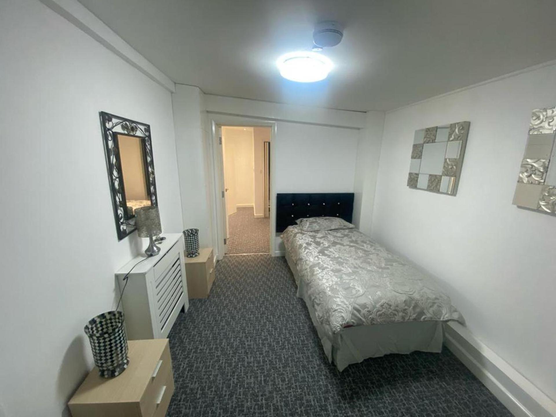 Beautiful 3-Bed Apartment In Merthyr Tydfil Exteriör bild