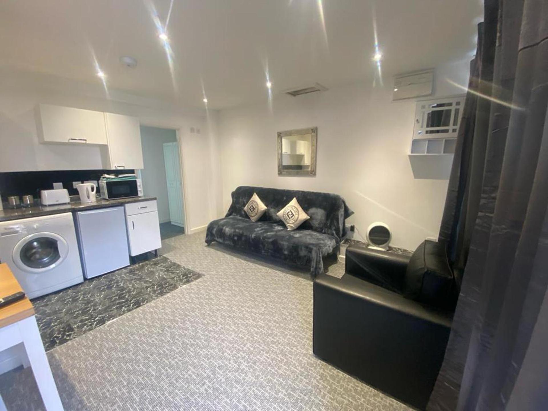 Beautiful 3-Bed Apartment In Merthyr Tydfil Exteriör bild