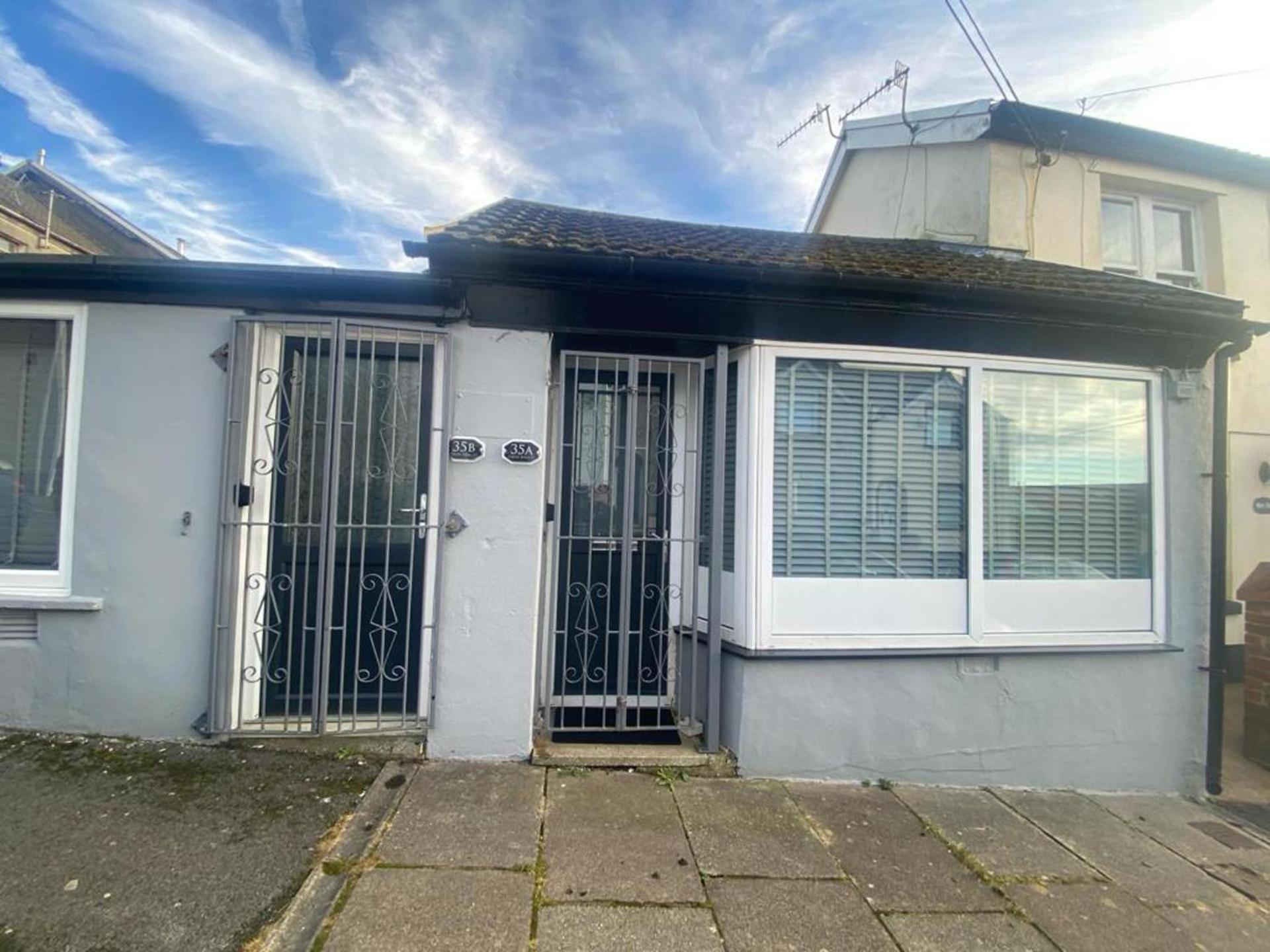 Beautiful 3-Bed Apartment In Merthyr Tydfil Exteriör bild