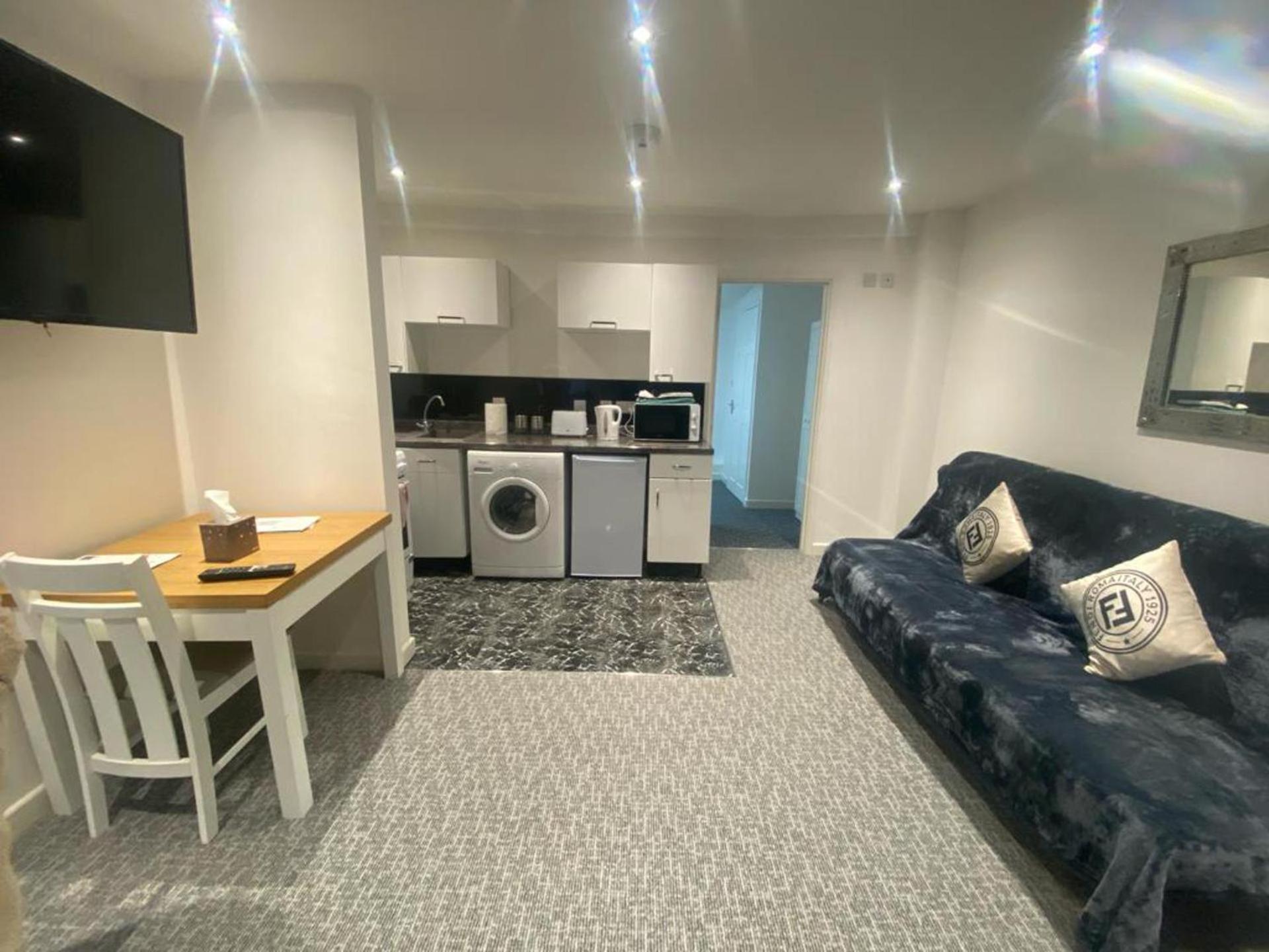 Beautiful 3-Bed Apartment In Merthyr Tydfil Exteriör bild