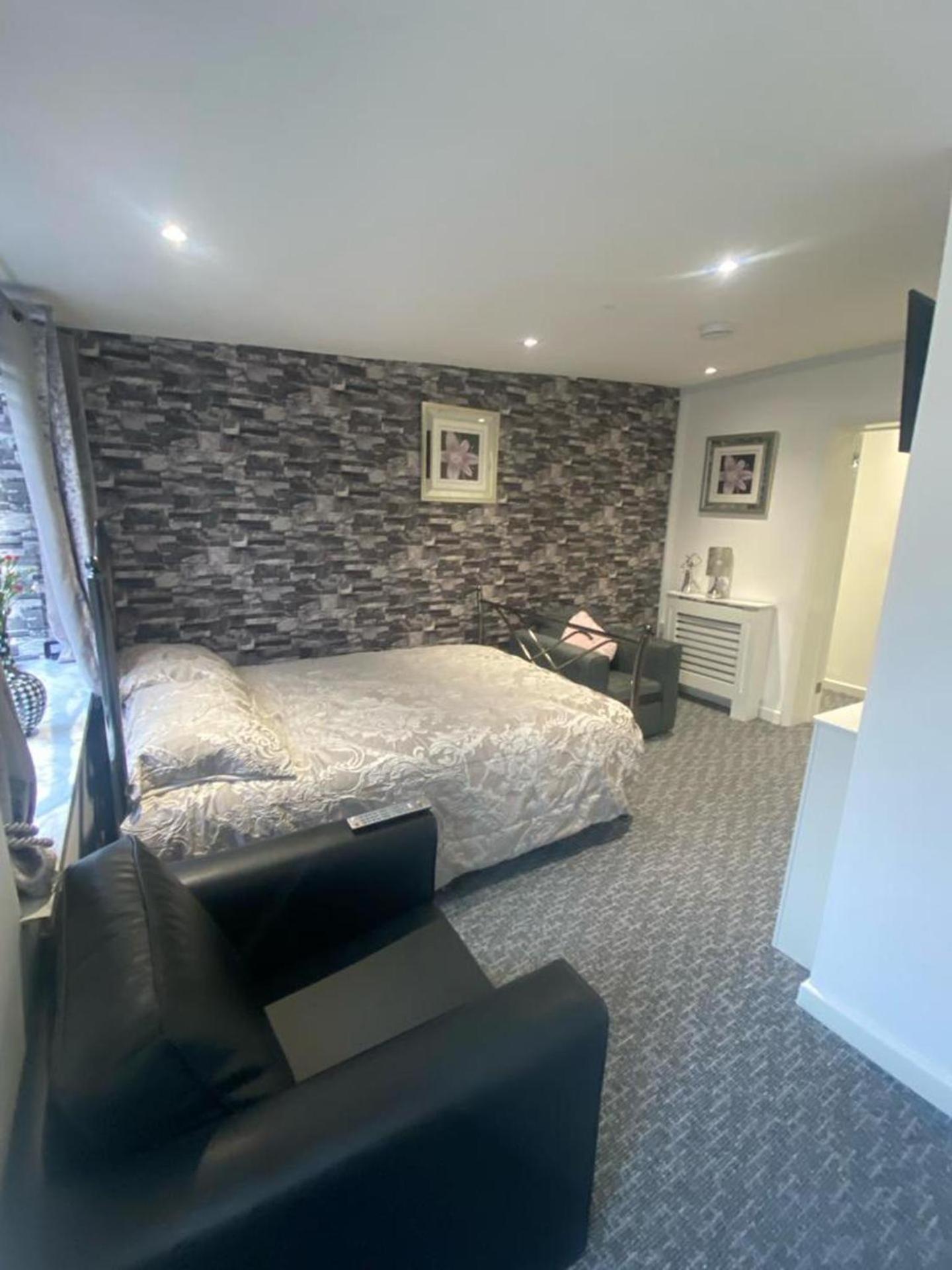Beautiful 3-Bed Apartment In Merthyr Tydfil Exteriör bild
